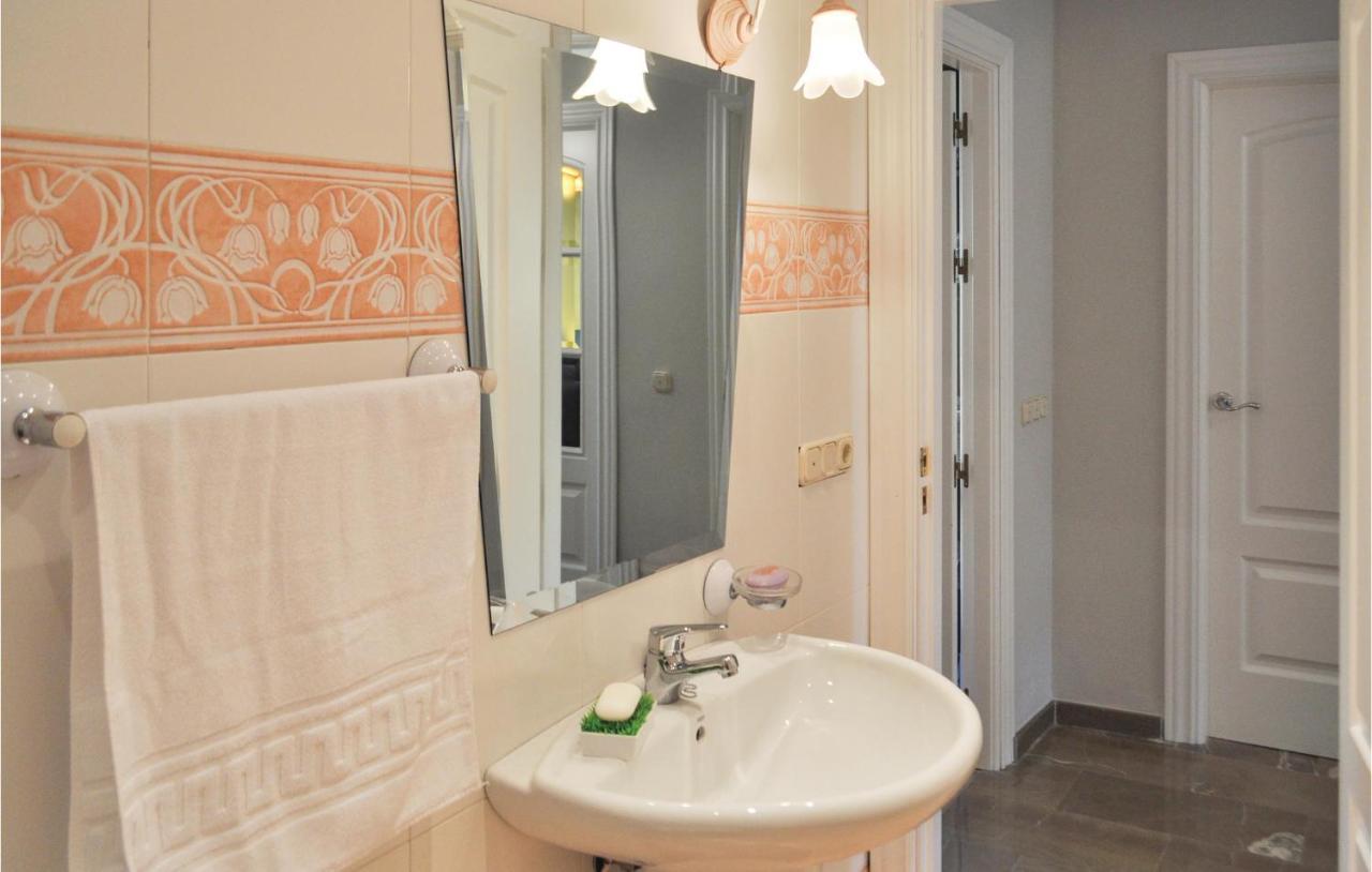 Cozy Home In Olivares With Outdoor Swimming Pool Εξωτερικό φωτογραφία